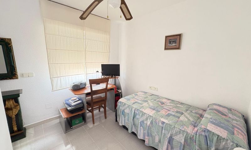 Bungalow en Torrevieja, Alicante, España 3 dormitorios, 61 m2 No. 189020