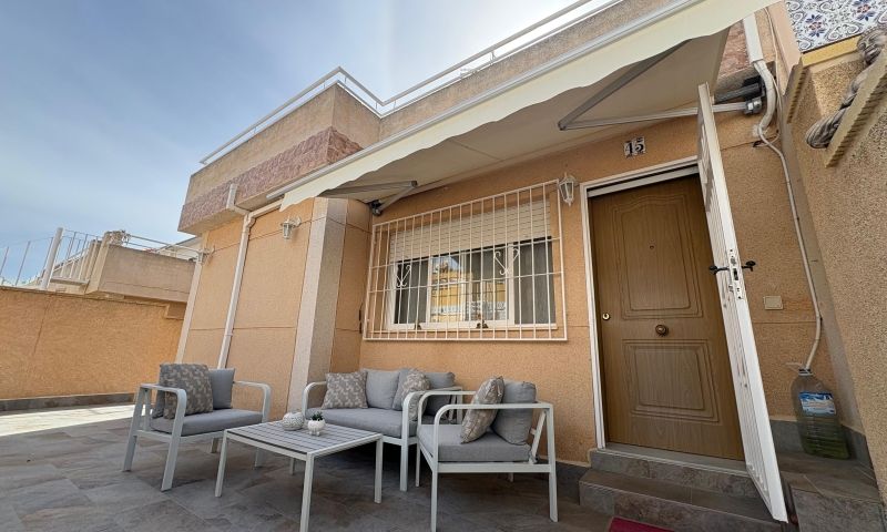 Bungalow en Torrevieja, Alicante, España 3 dormitorios, 61 m2 No. 189020