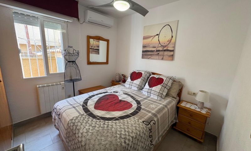 Bungalow en Torrevieja, Alicante, España 3 dormitorios, 61 m2 No. 189020