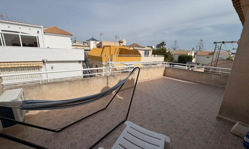 Bungalow en Torrevieja, Alicante, España 3 dormitorios, 61 m2 No. 189020