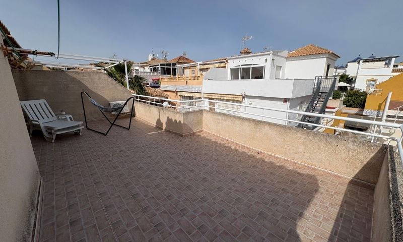 Bungalow en Torrevieja, Alicante, España 3 dormitorios, 61 m2 No. 189020