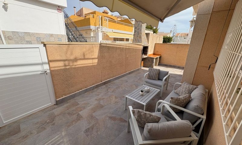 Bungalow en Torrevieja, Alicante, España 3 dormitorios, 61 m2 No. 189020