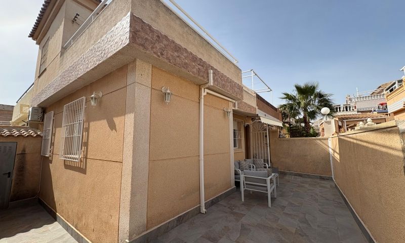 Bungalow en Torrevieja, Alicante, España 3 dormitorios, 61 m2 No. 189020