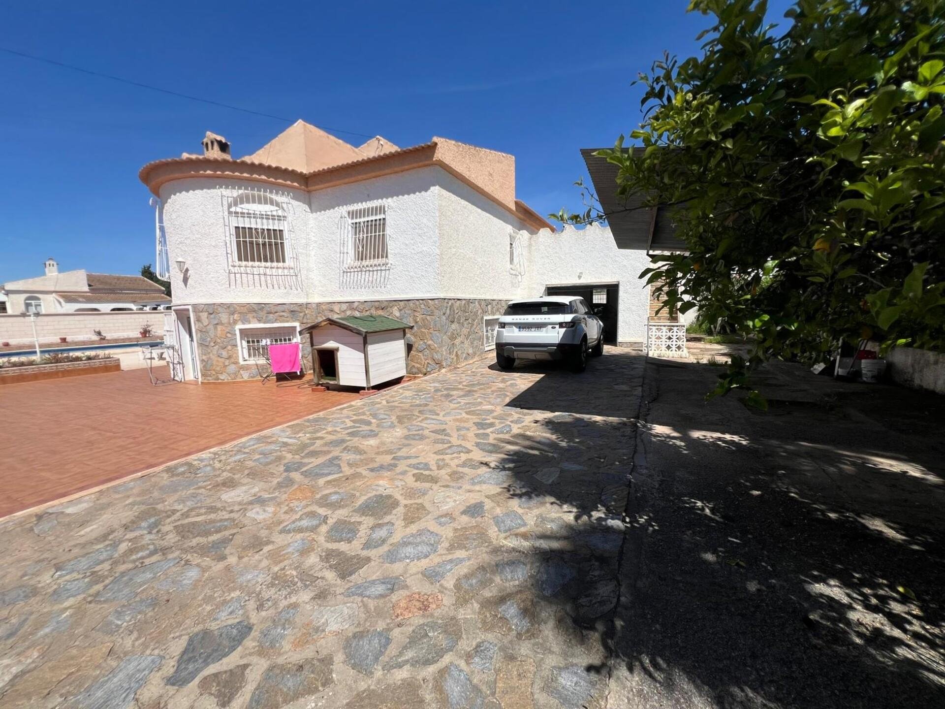 Villa i Torrevieja, Alicante, Spanien 5 sovrum, 190 kvm. Nr. 178180