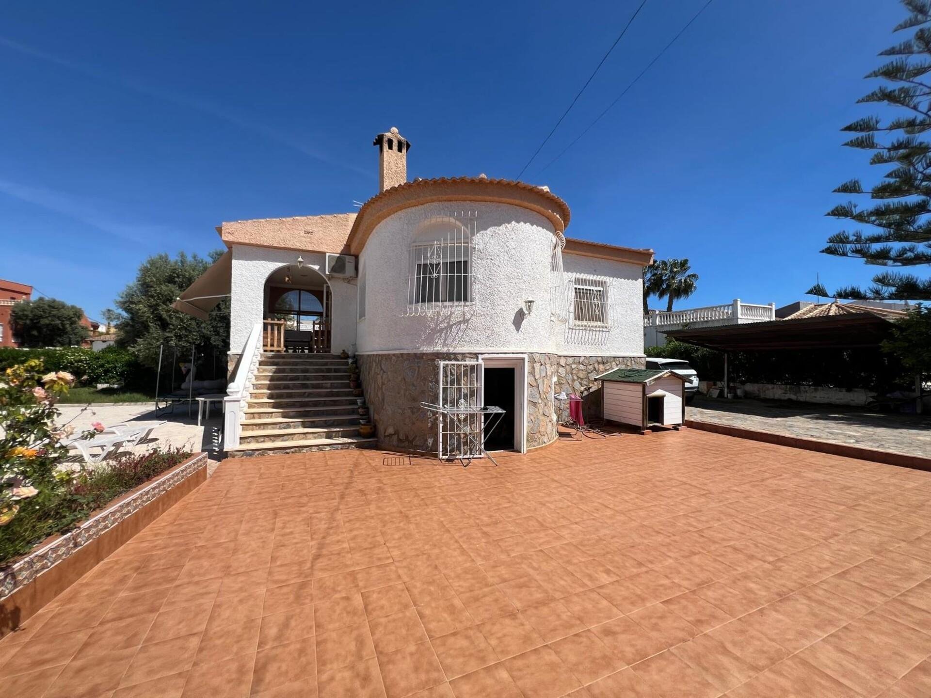 Villa i Torrevieja, Alicante, Spanien 5 sovrum, 190 kvm. Nr. 178180