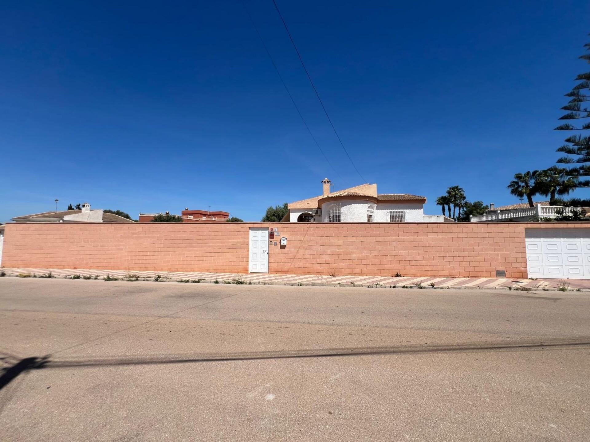 Villa i Torrevieja, Alicante, Spanien 5 sovrum, 190 kvm. Nr. 178180