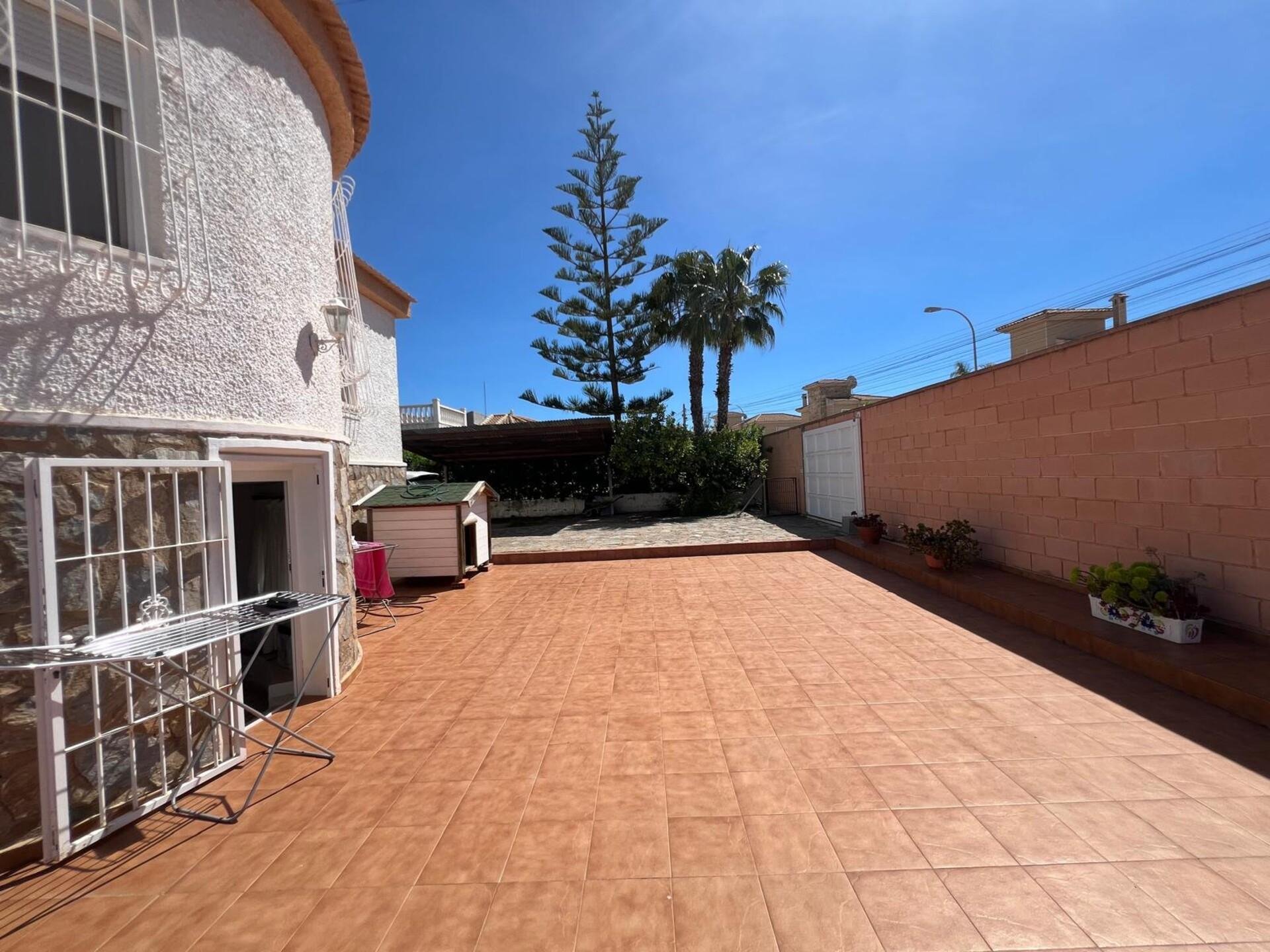 Villa i Torrevieja, Alicante, Spanien 5 sovrum, 190 kvm. Nr. 178180
