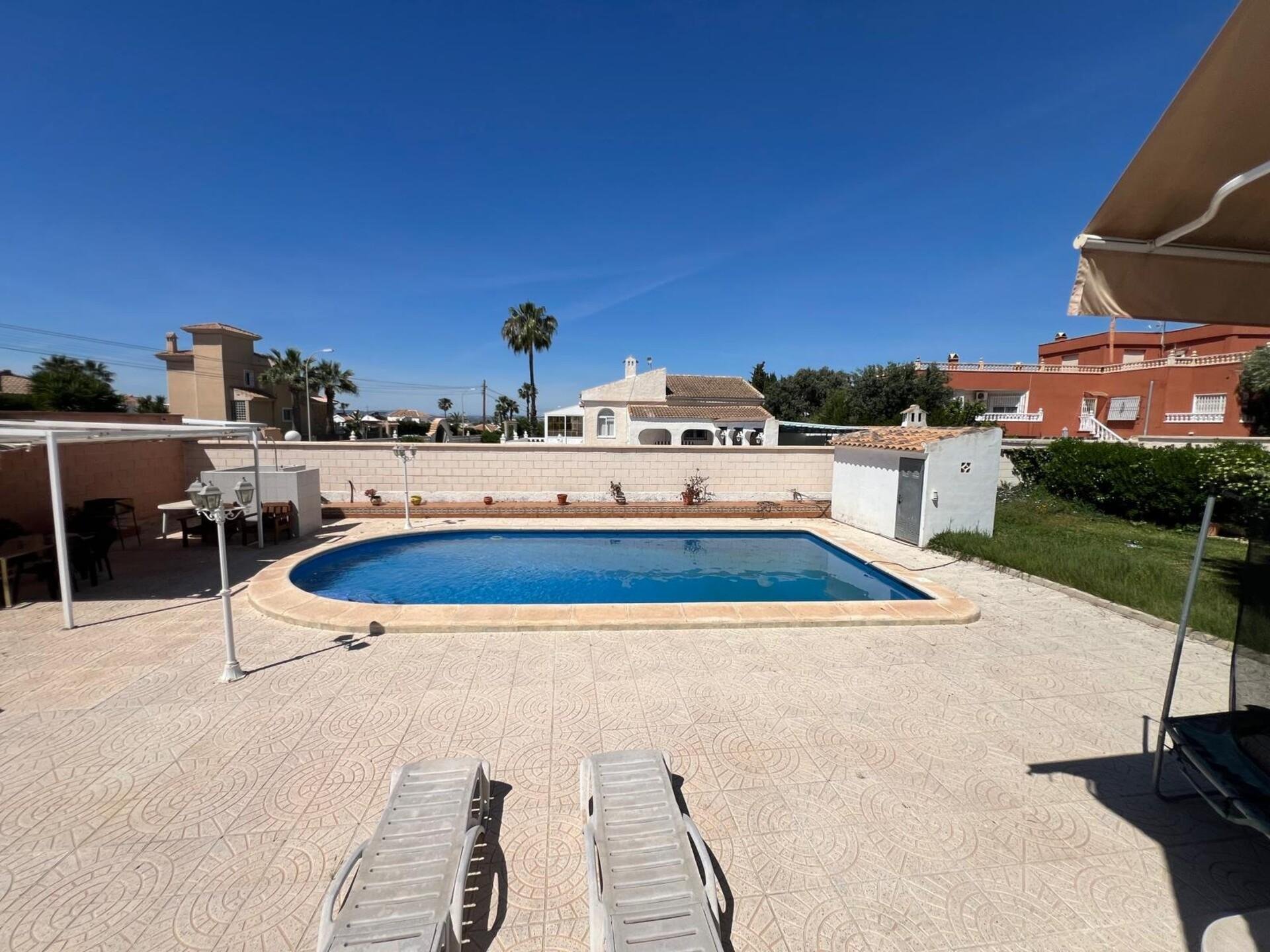 Villa i Torrevieja, Alicante, Spanien 5 sovrum, 190 kvm. Nr. 178180