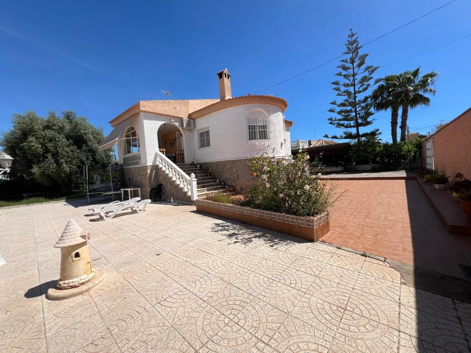 Villa i Torrevieja, Alicante, Spanien 5 sovrum, 190 kvm. Nr. 178180