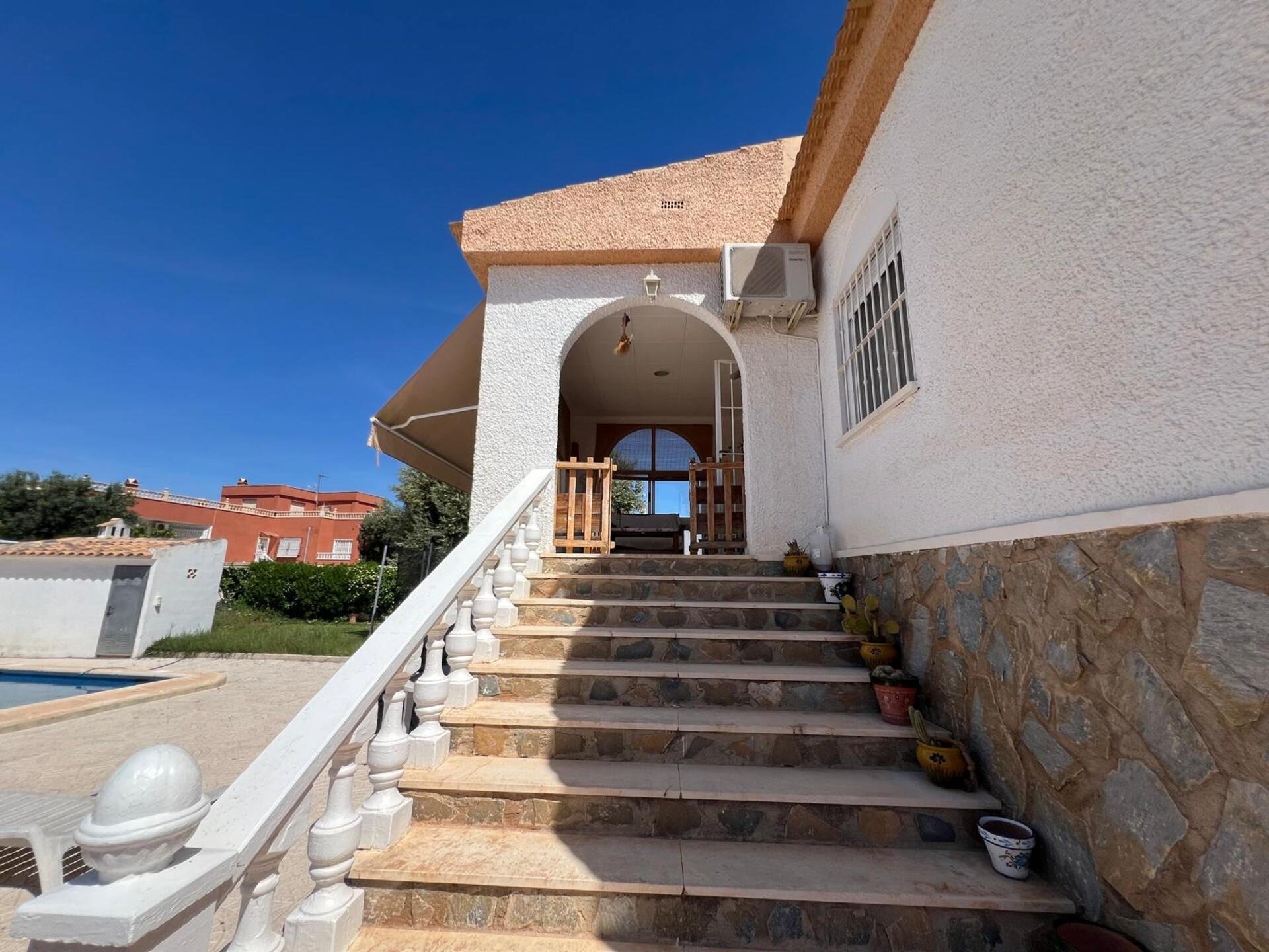Villa i Torrevieja, Alicante, Spanien 5 sovrum, 190 kvm. Nr. 178180