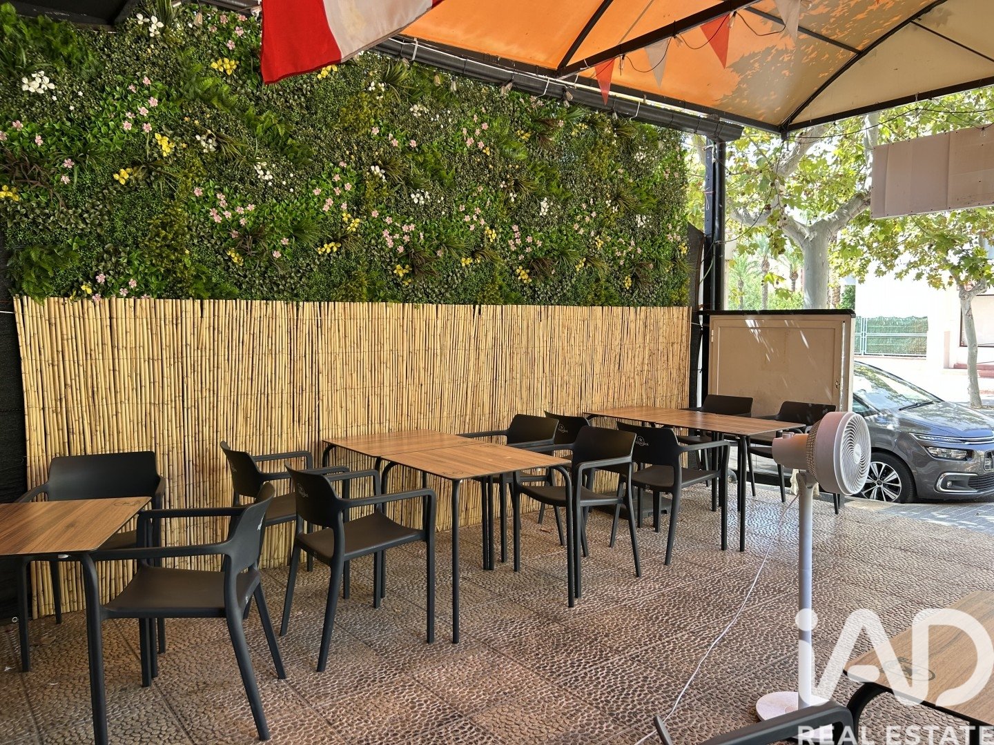 Commercial property in Benidorm, Alicante, Spain 77 sq.m. No. 193494