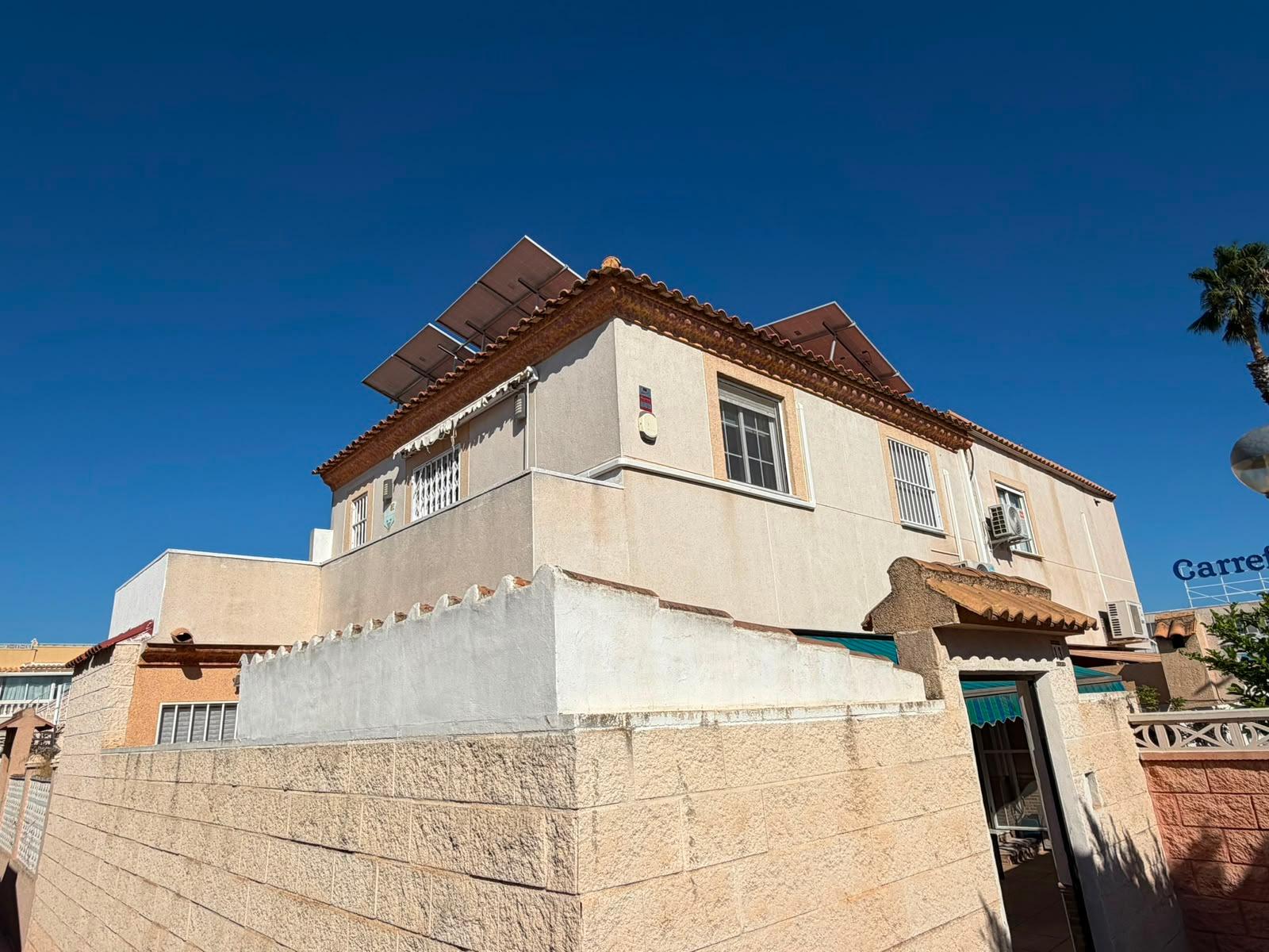 Villetta a schiera a Torrevieja, Alicante, Spagna 3 camere da letto, 70 mq. N° 190194