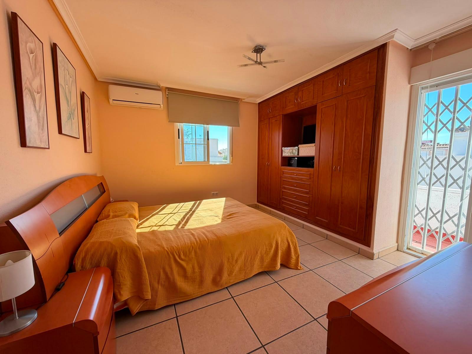 Villetta a schiera a Torrevieja, Alicante, Spagna 3 camere da letto, 70 mq. N° 190194