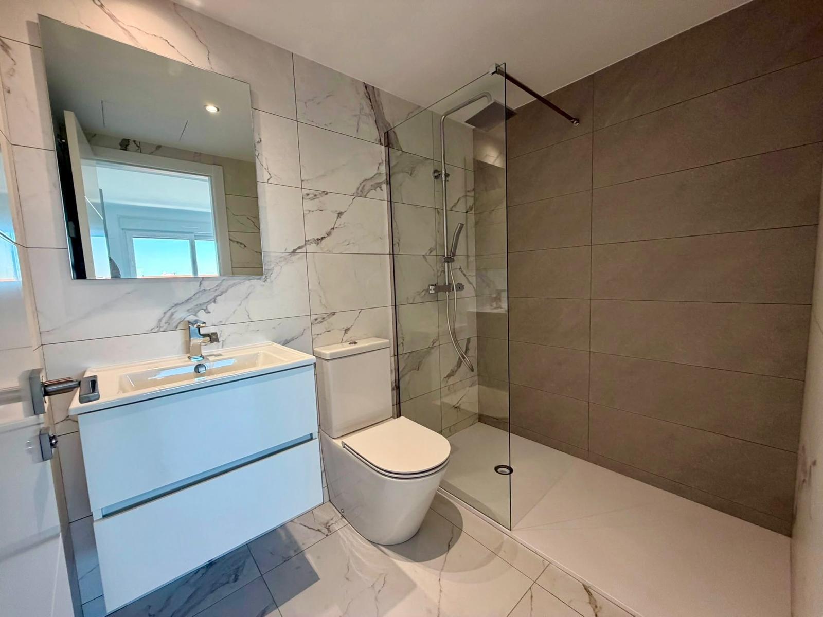 Apartamento en Punta Prima, Alicante, España 2 dormitorios, 76 m2 No. 190196