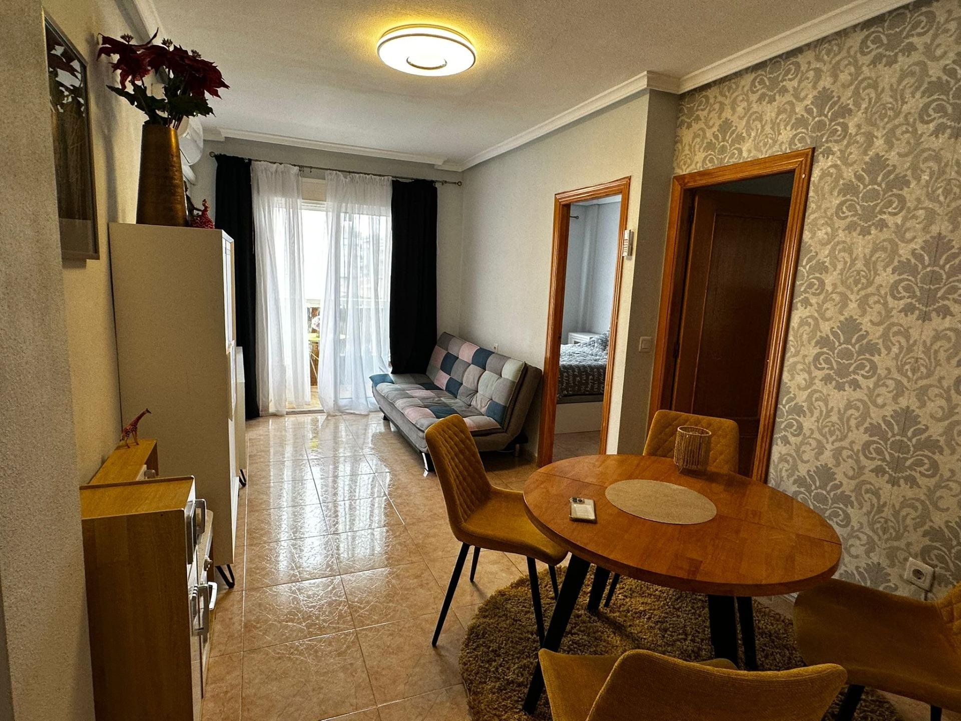 Apartamento en Torrevieja, Alicante, España 2 dormitorios, 55 m2 No. 182889