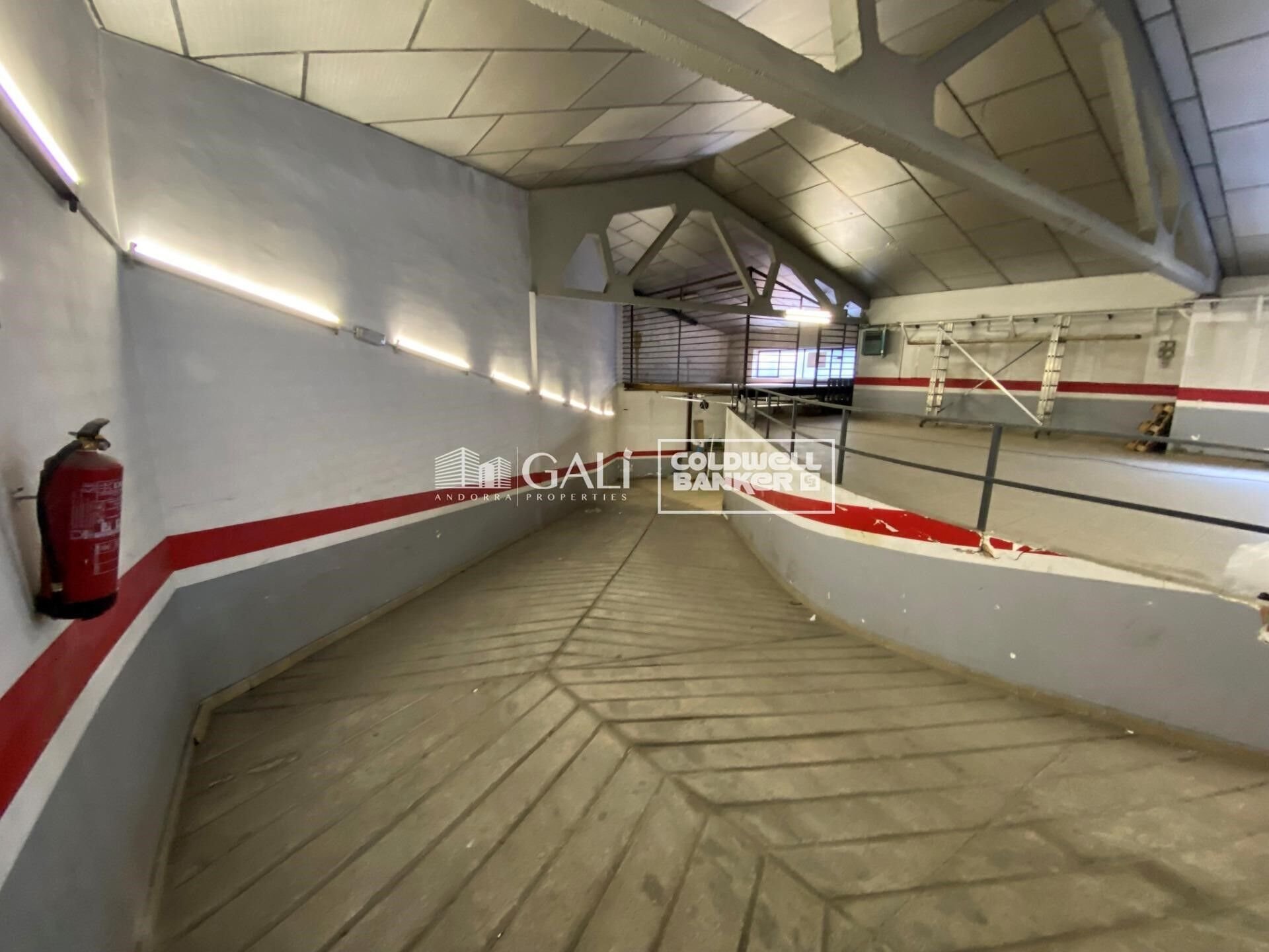 Commercial property in Principado De Andorra (Ninguna Poblacion Tiene C.P.), Lleida, Spain 1186 sq.m. No. 160523