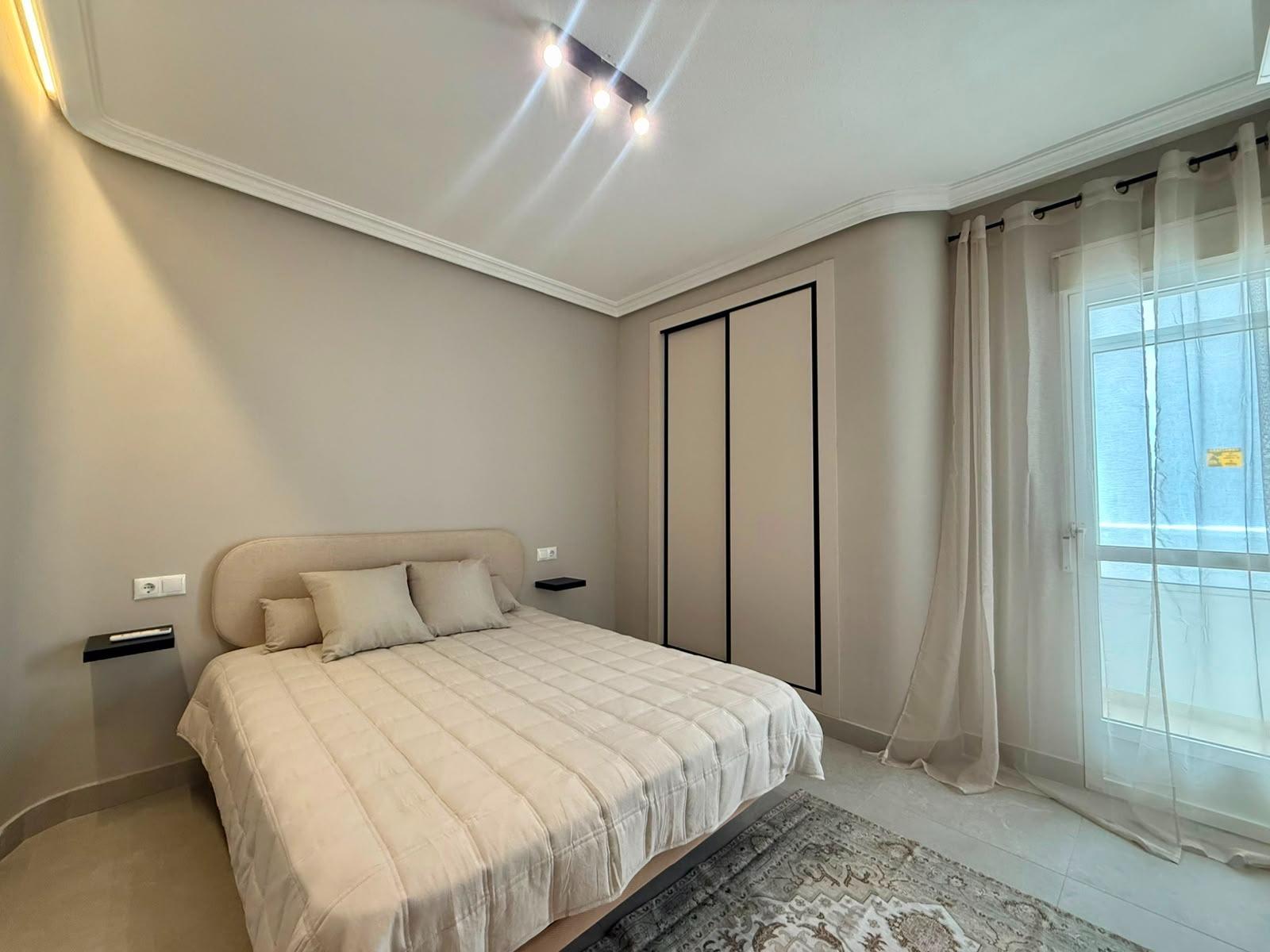 Apartamento en Torrevieja, Alicante, España 2 dormitorios, 80 m2 No. 190060