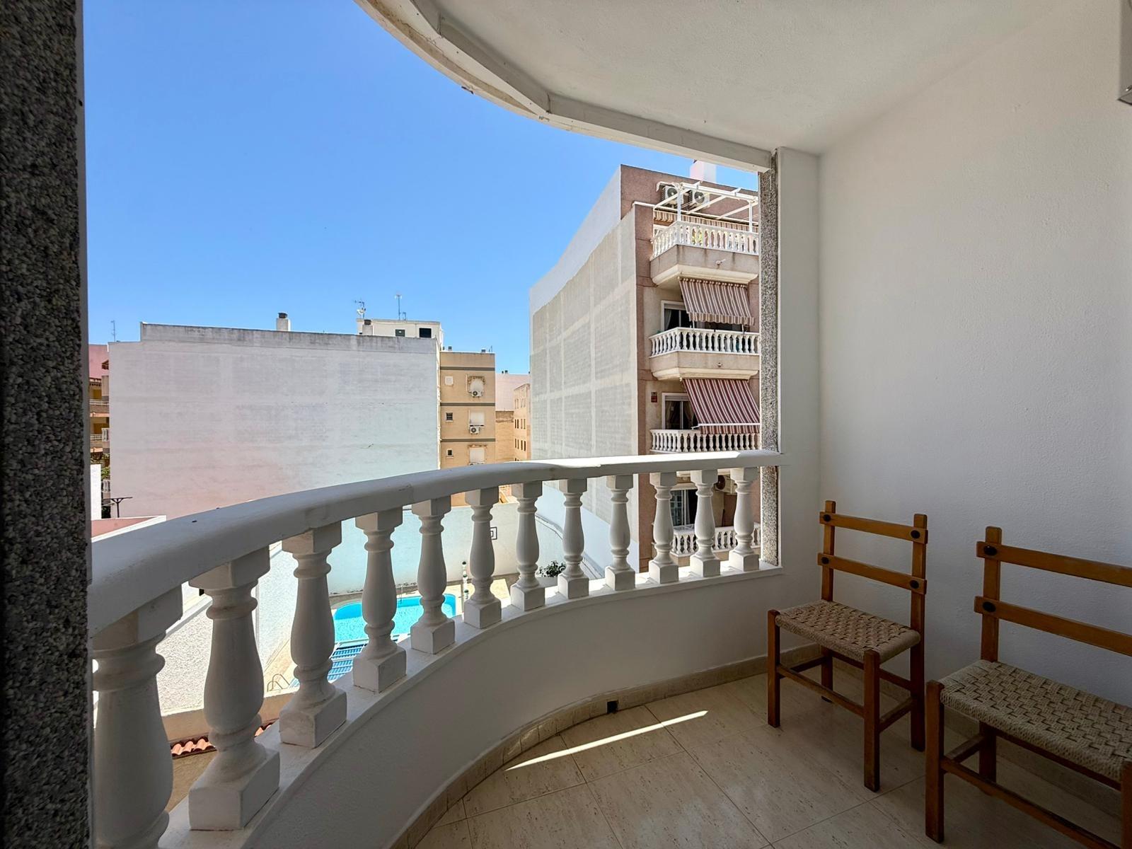 Apartamento en Torrevieja, Alicante, España 2 dormitorios, 80 m2 No. 190060