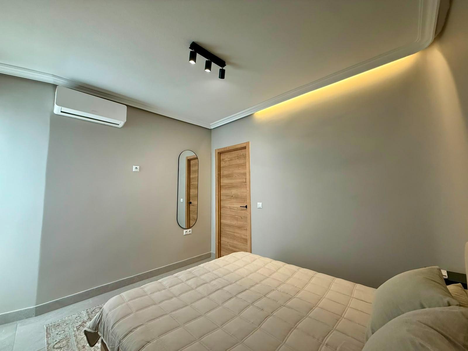 Apartamento en Torrevieja, Alicante, España 2 dormitorios, 80 m2 No. 190060
