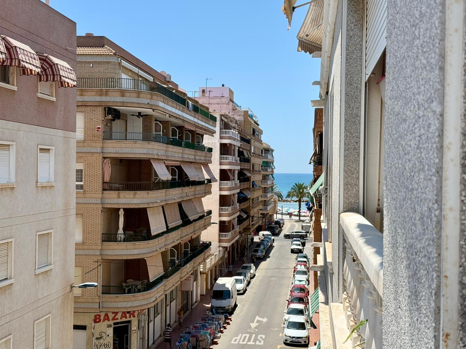 Apartamento en Torrevieja, Alicante, España 2 dormitorios, 80 m2 No. 190060
