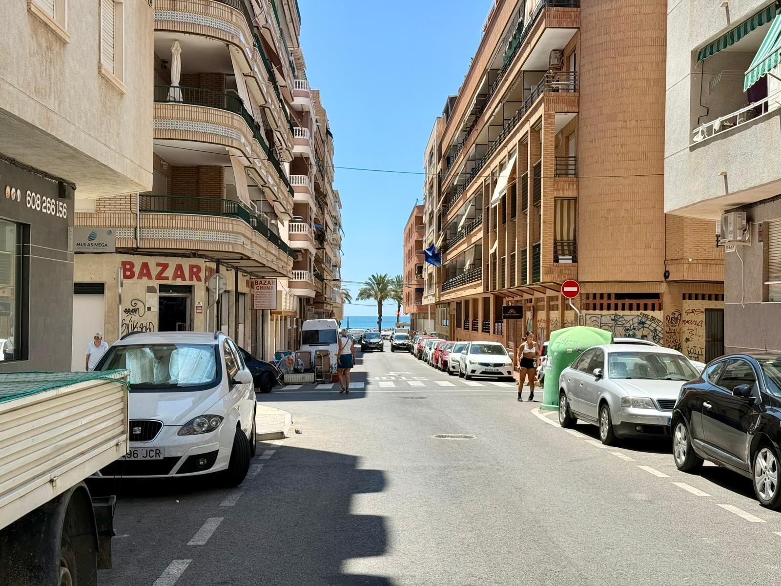 Apartamento en Torrevieja, Alicante, España 2 dormitorios, 80 m2 No. 190060
