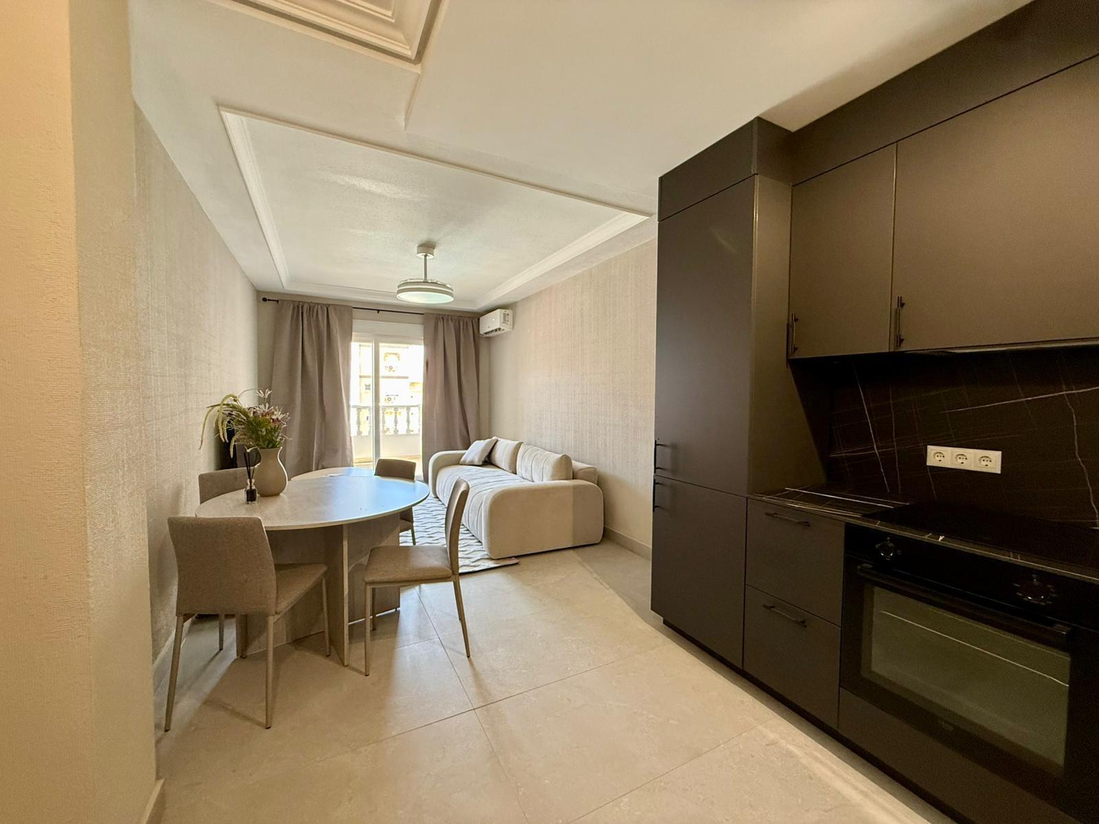 Apartamento en Torrevieja, Alicante, España 2 dormitorios, 80 m2 No. 190060