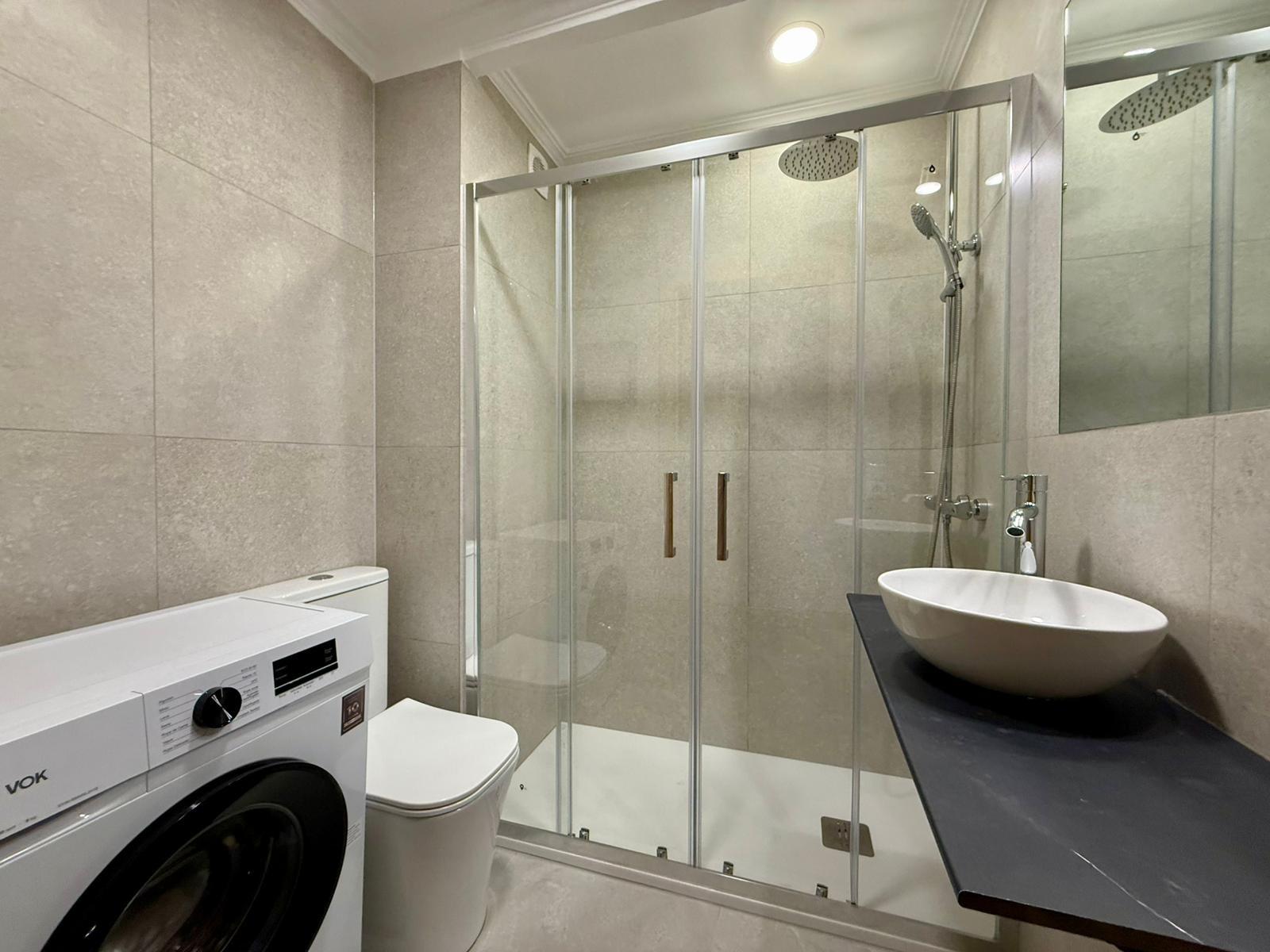 Apartamento en Torrevieja, Alicante, España 2 dormitorios, 80 m2 No. 190060