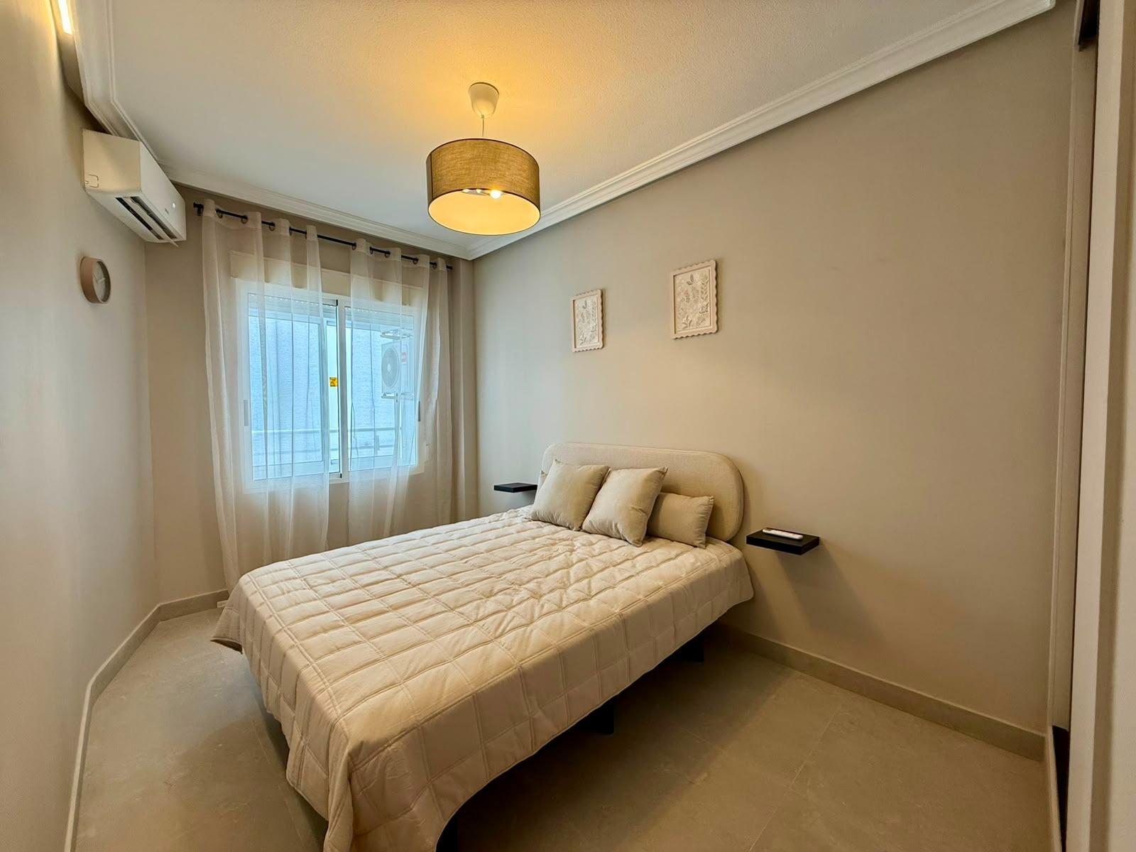 Apartamento en Torrevieja, Alicante, España 2 dormitorios, 80 m2 No. 190060