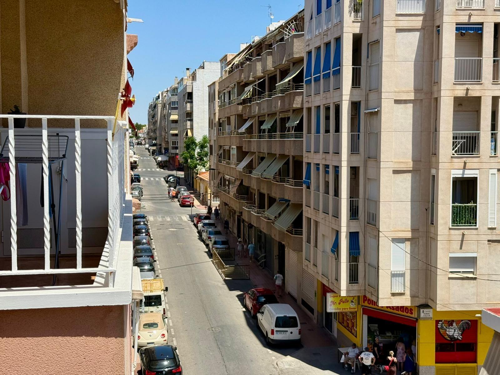 Apartamento en Torrevieja, Alicante, España 2 dormitorios, 80 m2 No. 190060