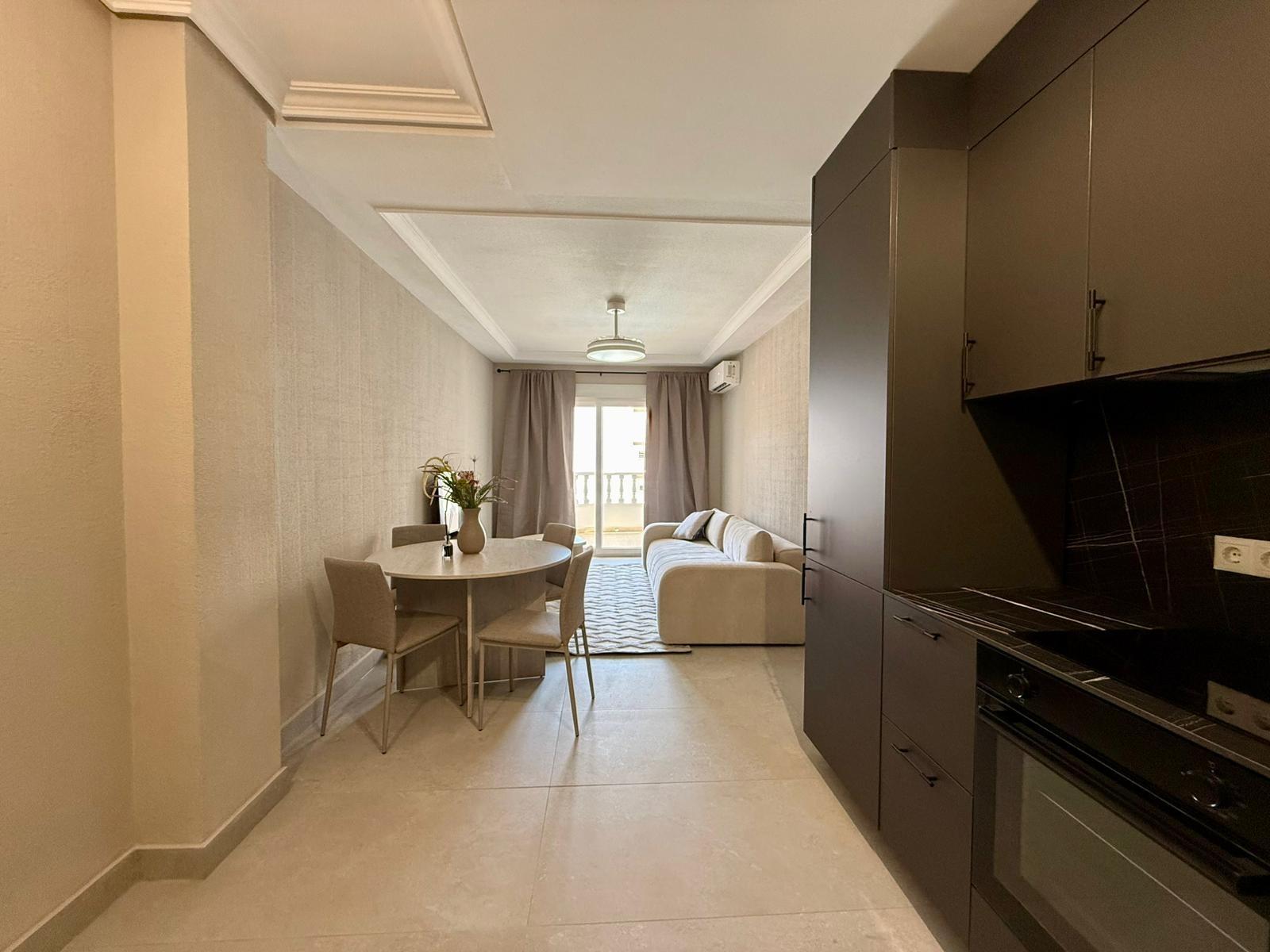 Apartamento en Torrevieja, Alicante, España 2 dormitorios, 80 m2 No. 190060
