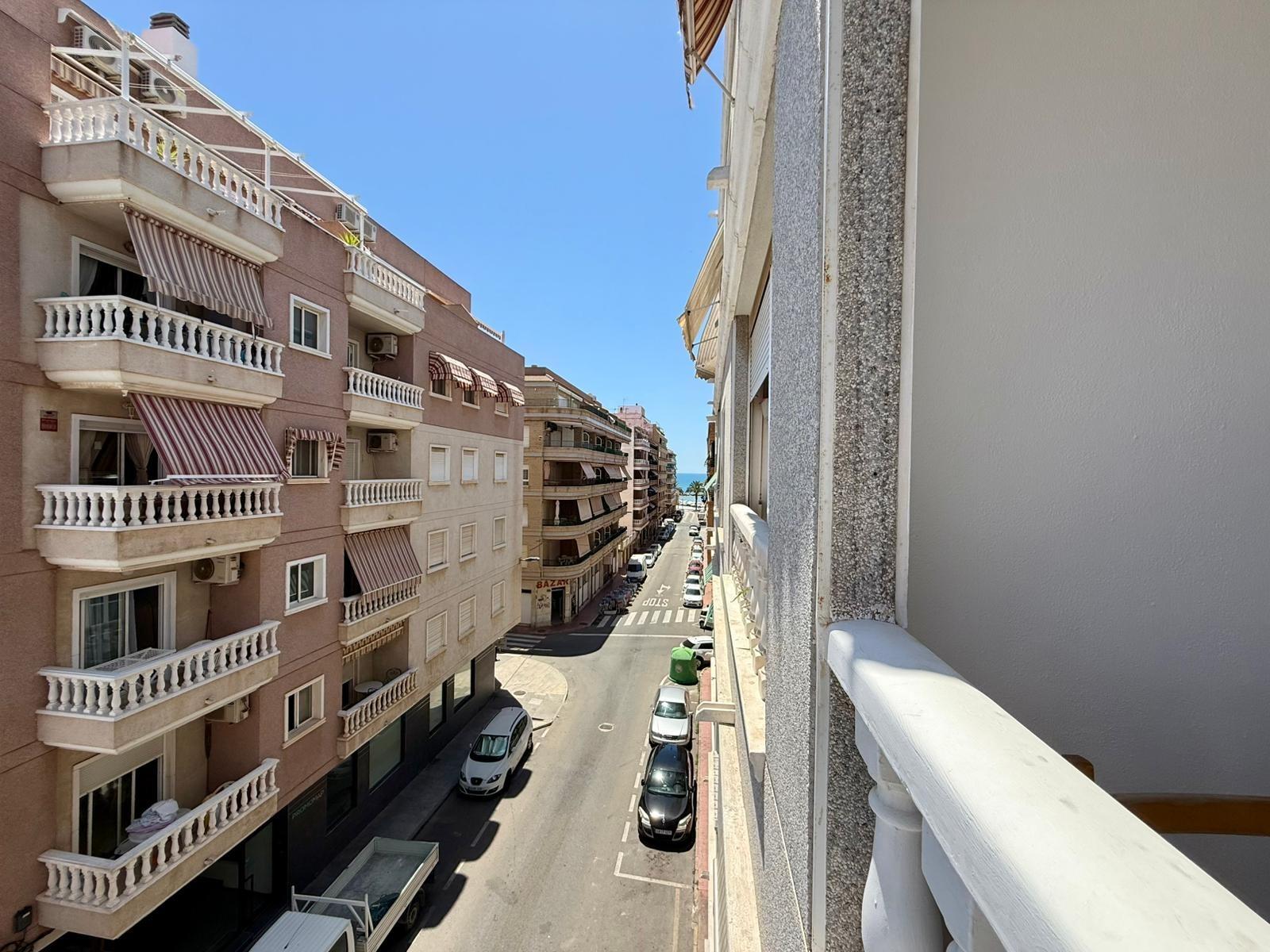 Apartamento en Torrevieja, Alicante, España 2 dormitorios, 80 m2 No. 190060