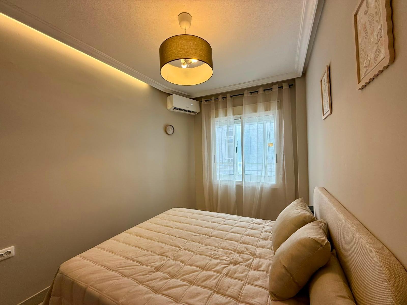Apartamento en Torrevieja, Alicante, España 2 dormitorios, 80 m2 No. 190060