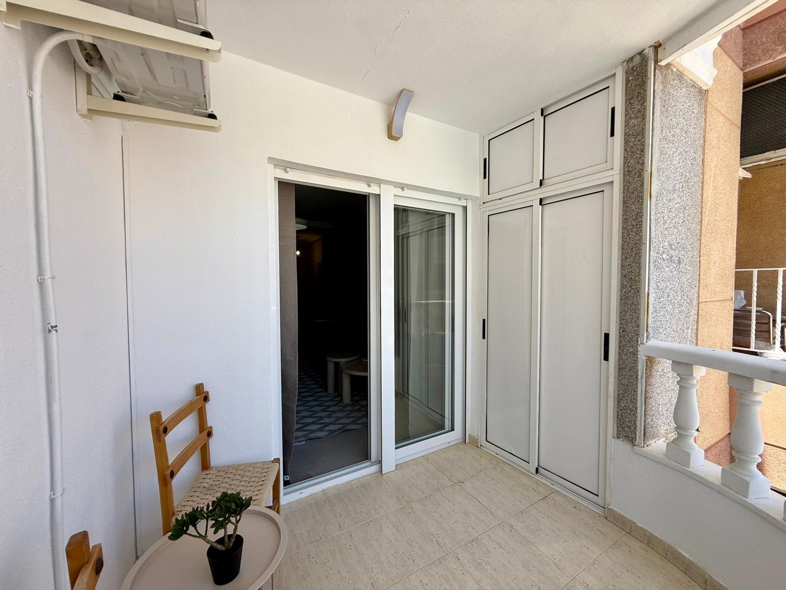 Apartamento en Torrevieja, Alicante, España 2 dormitorios, 80 m2 No. 190060