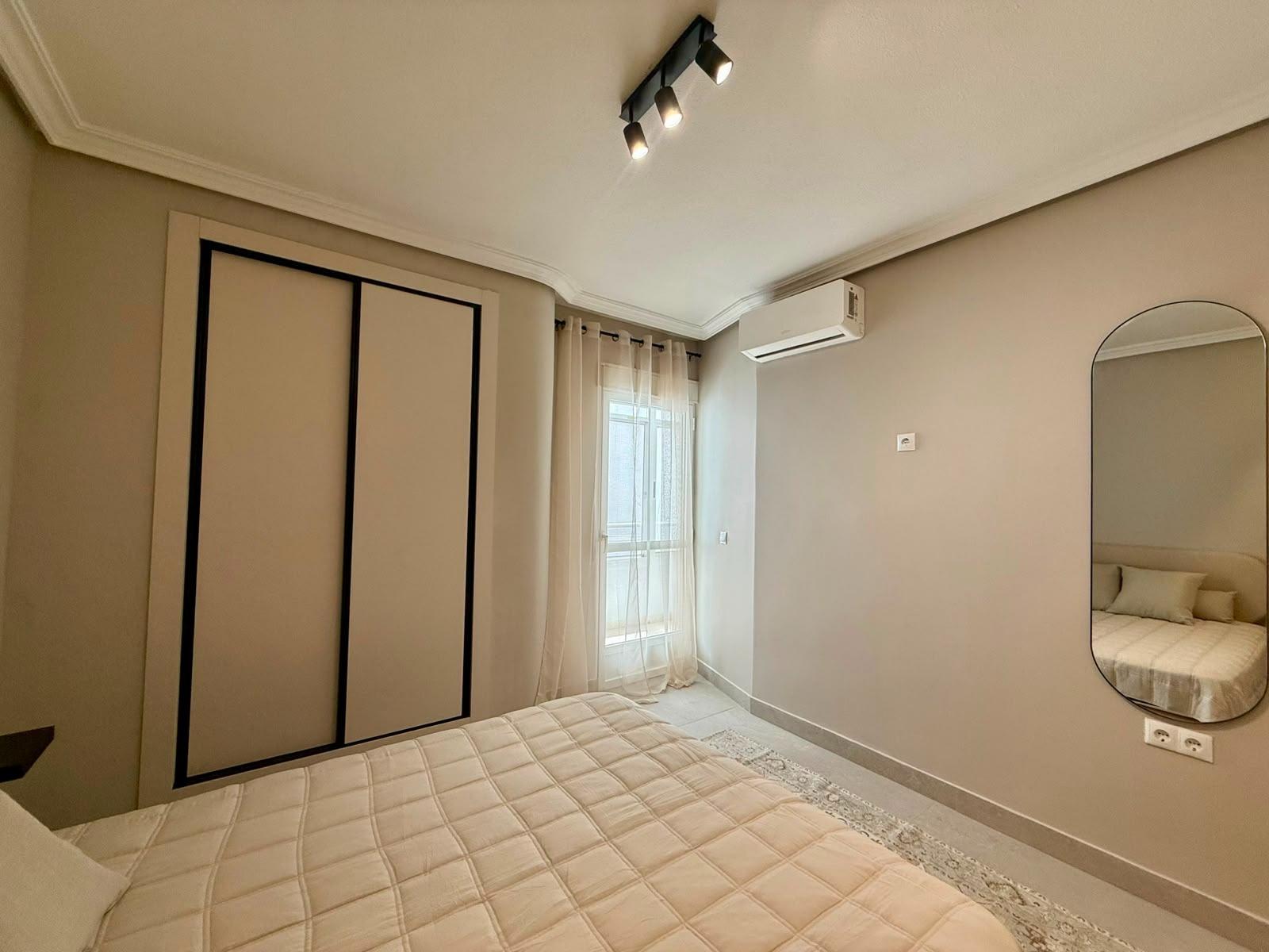 Apartamento en Torrevieja, Alicante, España 2 dormitorios, 80 m2 No. 190060