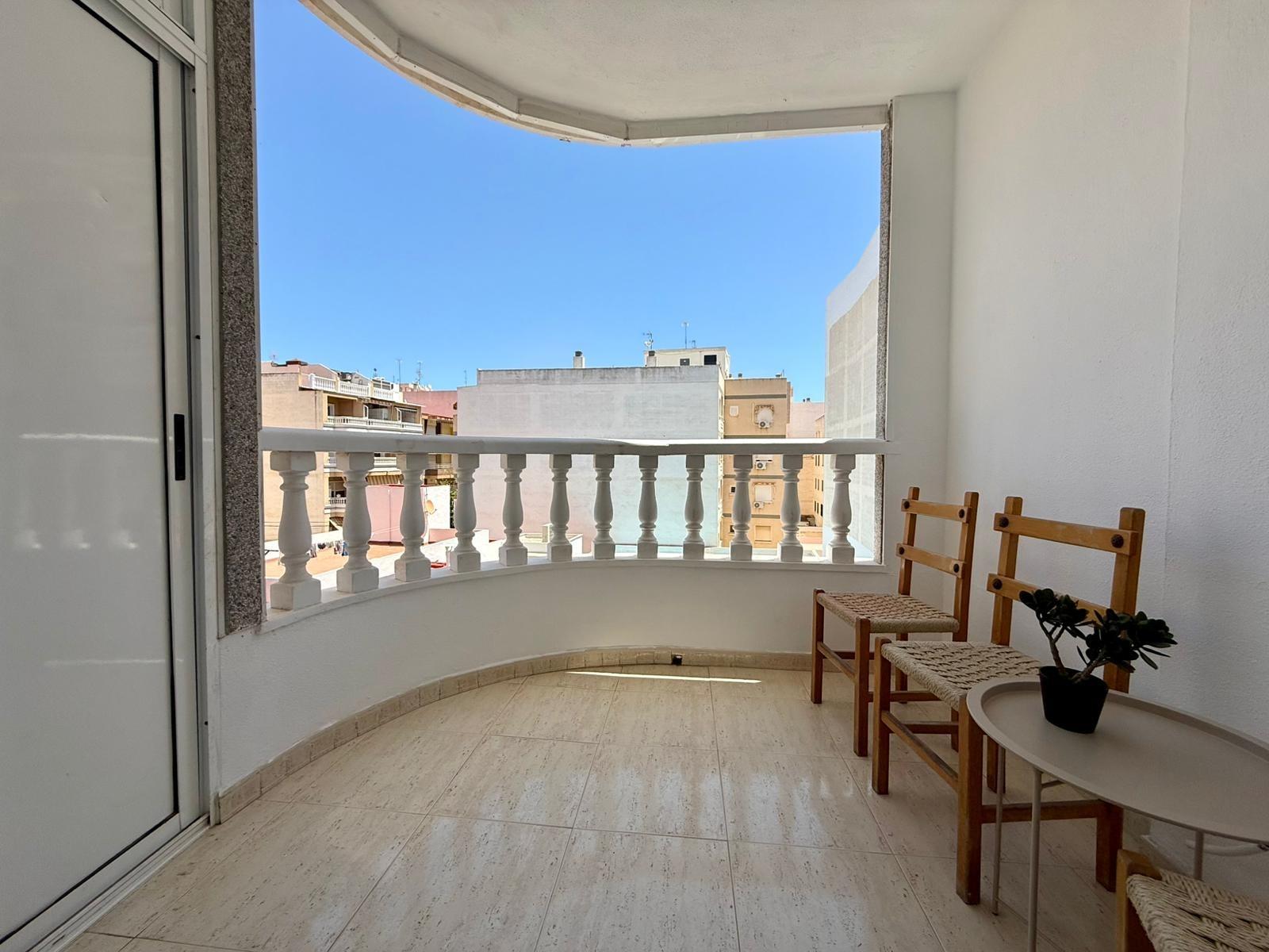 Apartamento en Torrevieja, Alicante, España 2 dormitorios, 80 m2 No. 190060