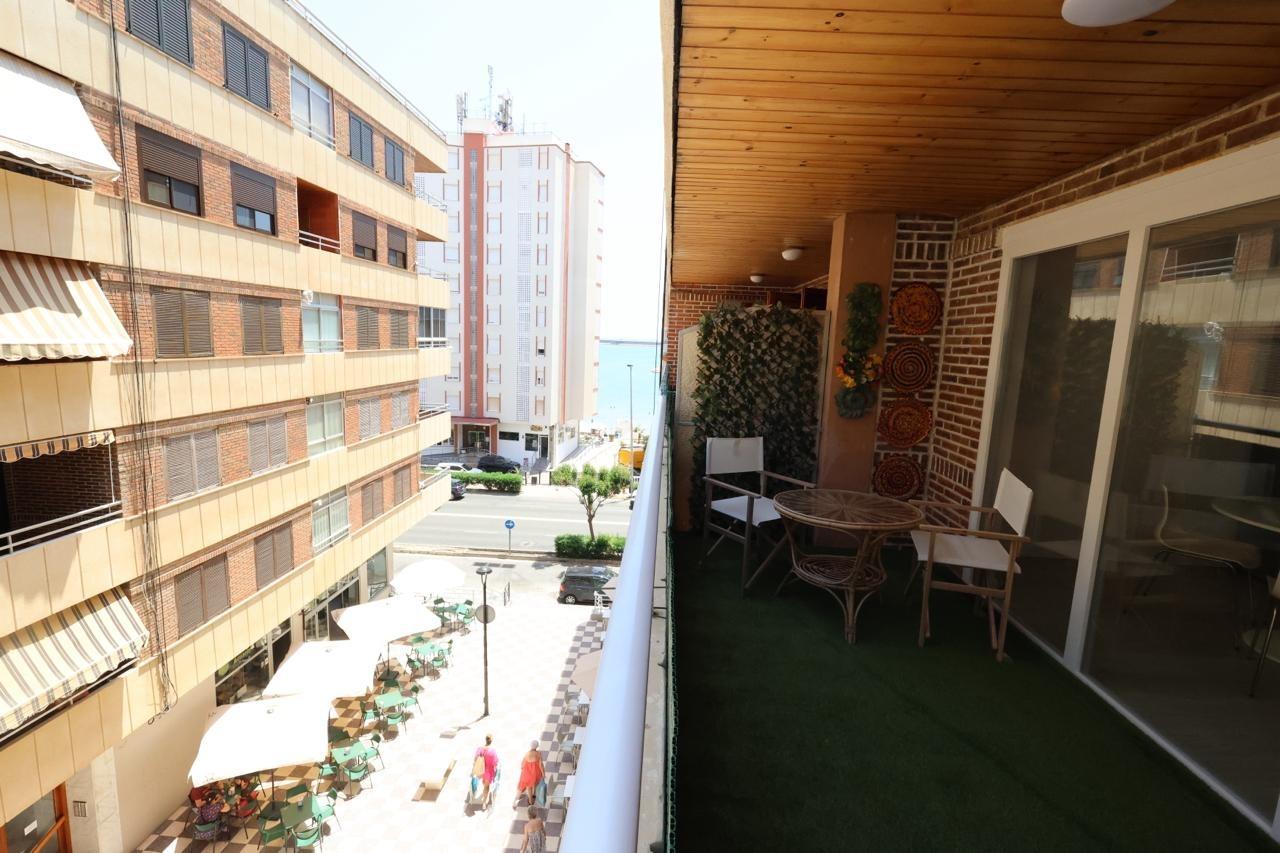 Apartamento en Torrevieja, Alicante, España 3 dormitorios, 105 m2 No. 190063