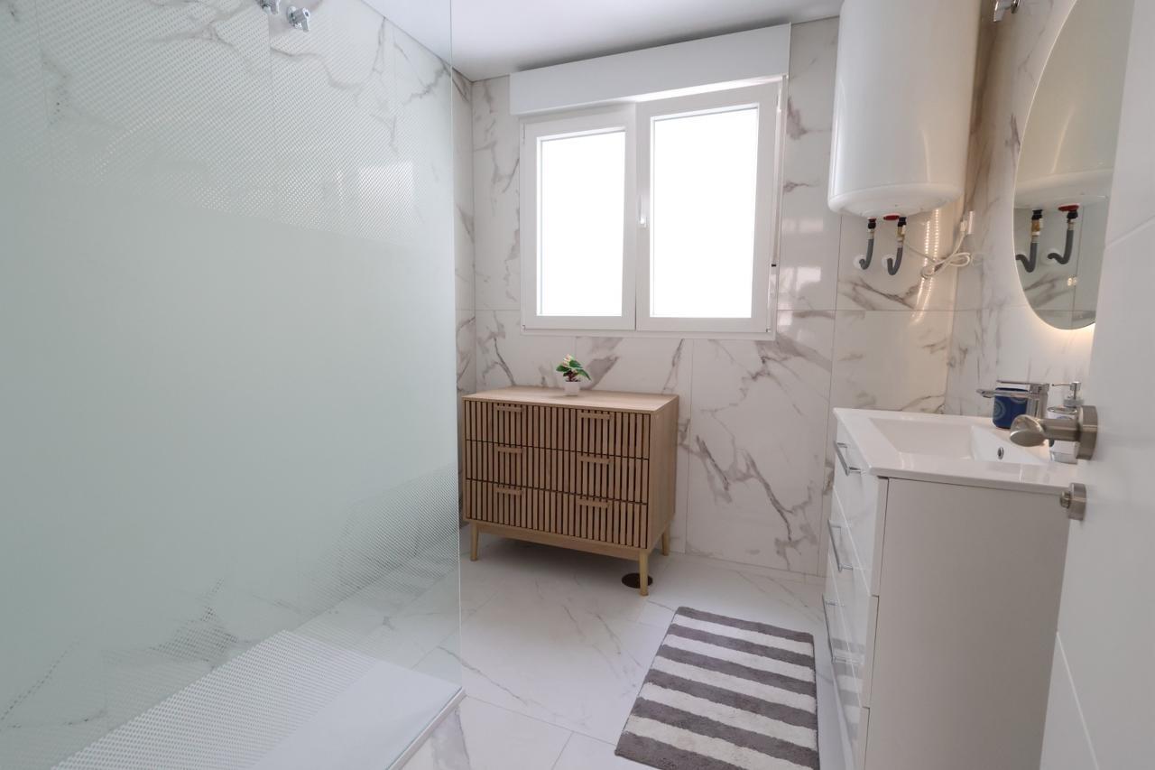 Apartamento en Torrevieja, Alicante, España 3 dormitorios, 105 m2 No. 190063