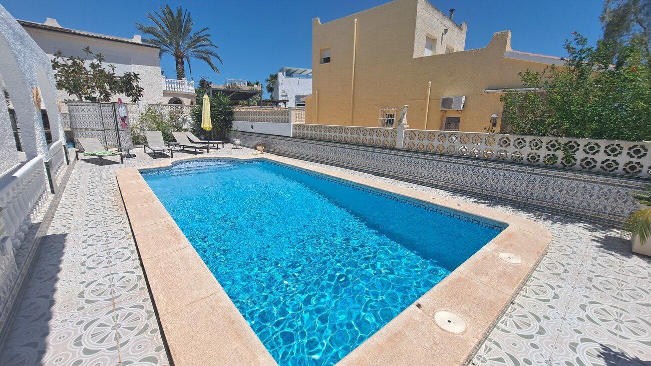 Villa a Alicante, Spagna 3 camere da letto, 173 mq. N° 189612