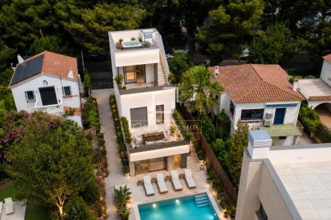 Villa a Sitges, Barcelona, Spagna 5 camere da letto, 201 mq. N° 193680