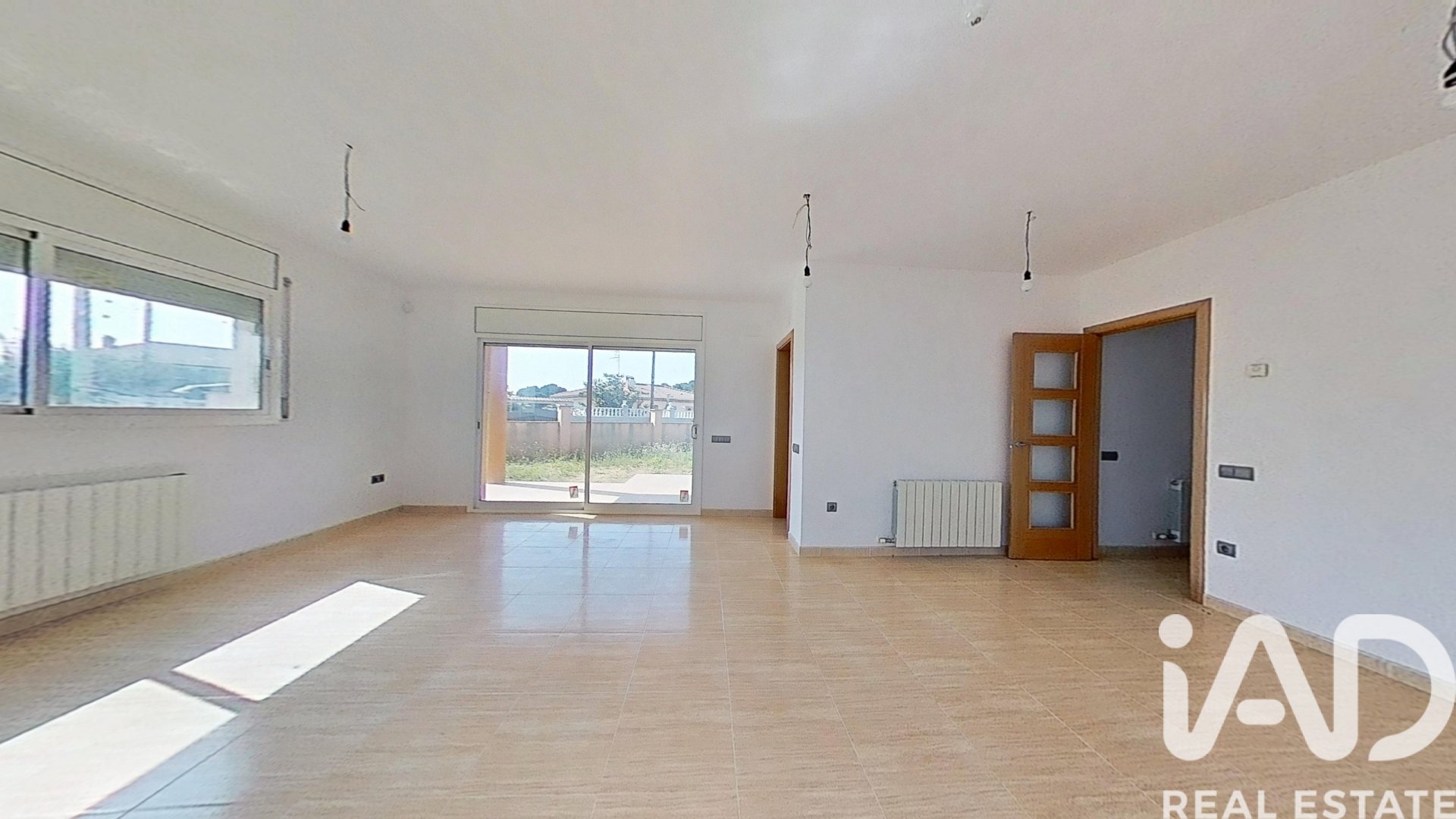 Сasa en Bellvei, Tarragona, España 5 dormitorios, 215 m2 No. 188301