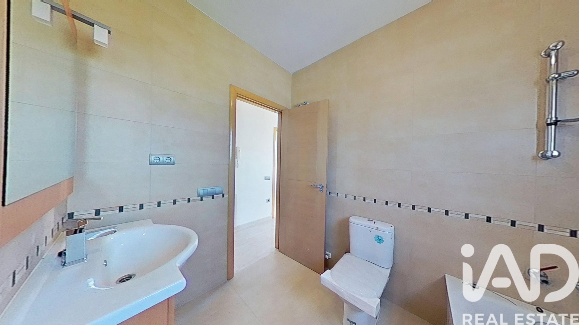 Сasa en Bellvei, Tarragona, España 5 dormitorios, 215 m2 No. 188301