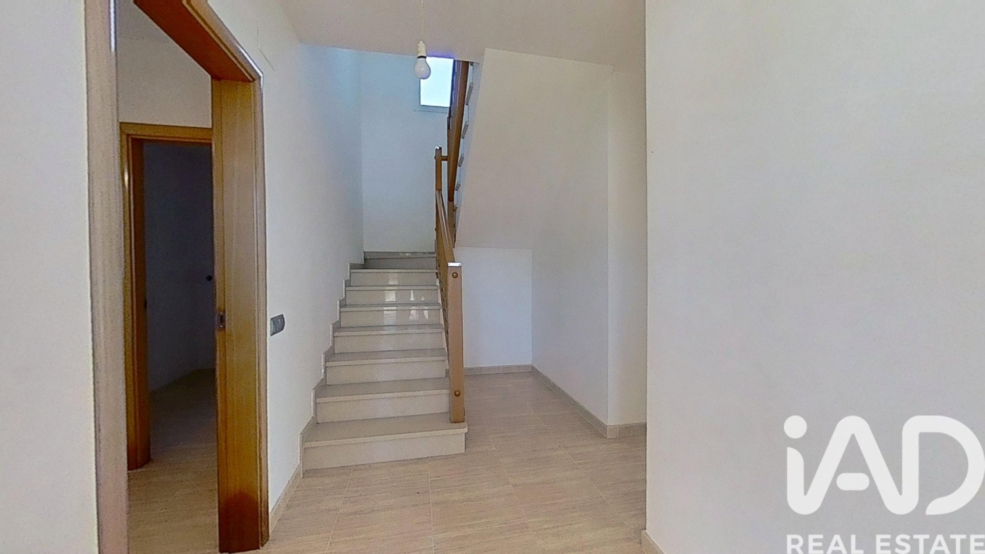 Сasa en Bellvei, Tarragona, España 5 dormitorios, 215 m2 No. 188301