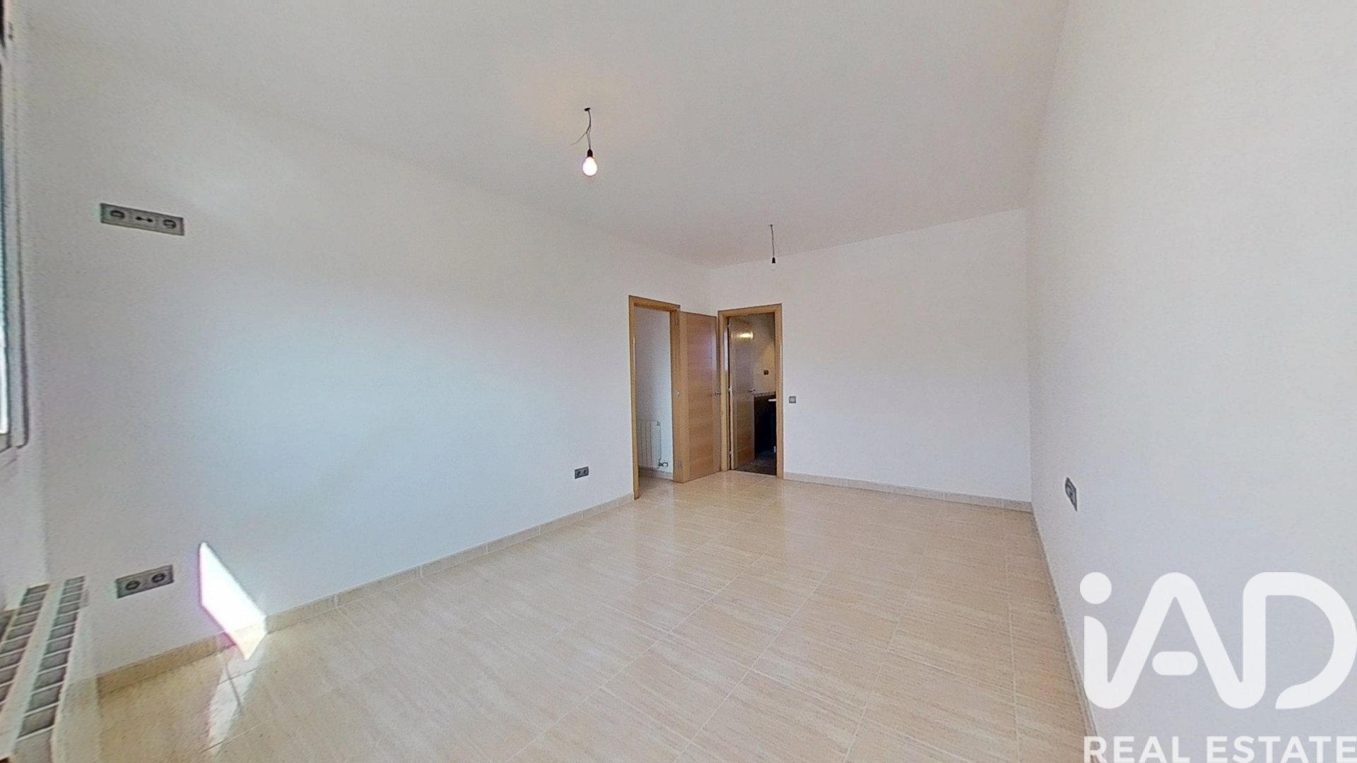 Сasa en Bellvei, Tarragona, España 5 dormitorios, 215 m2 No. 188301