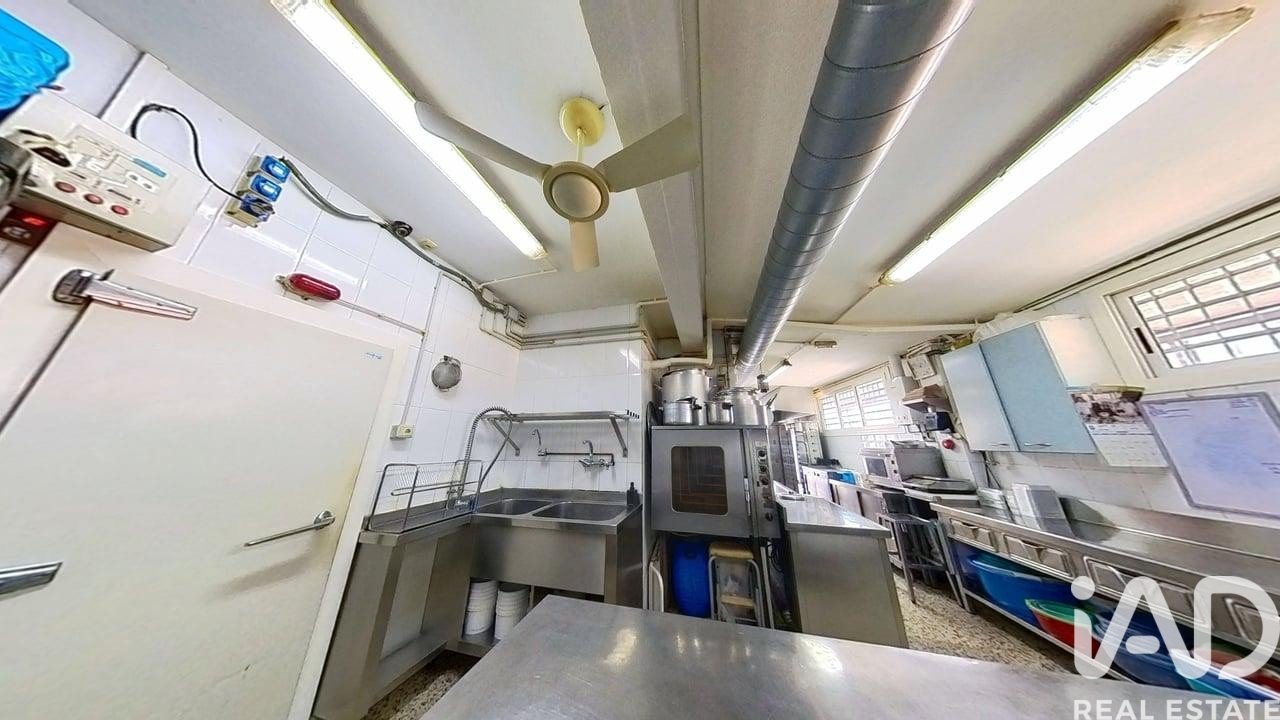 Commercial property in Tarragona, Spain 1 bedroom, 76 sq.m. No. 152259