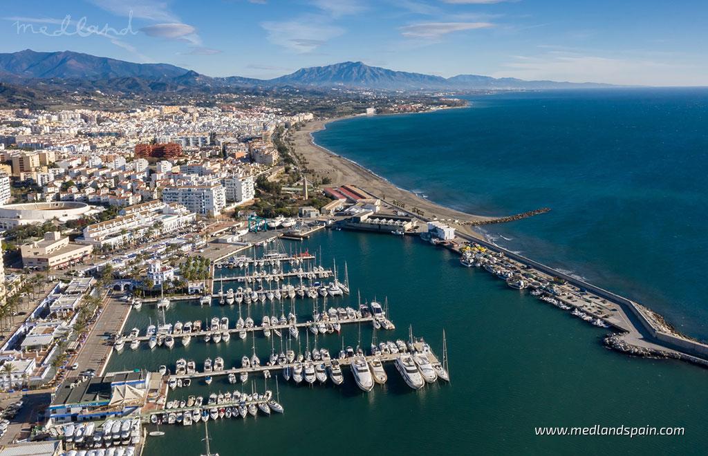 Villa i Estepona, Malaga, Spanien 4 sovrum, 180 kvm. Nr. 192991