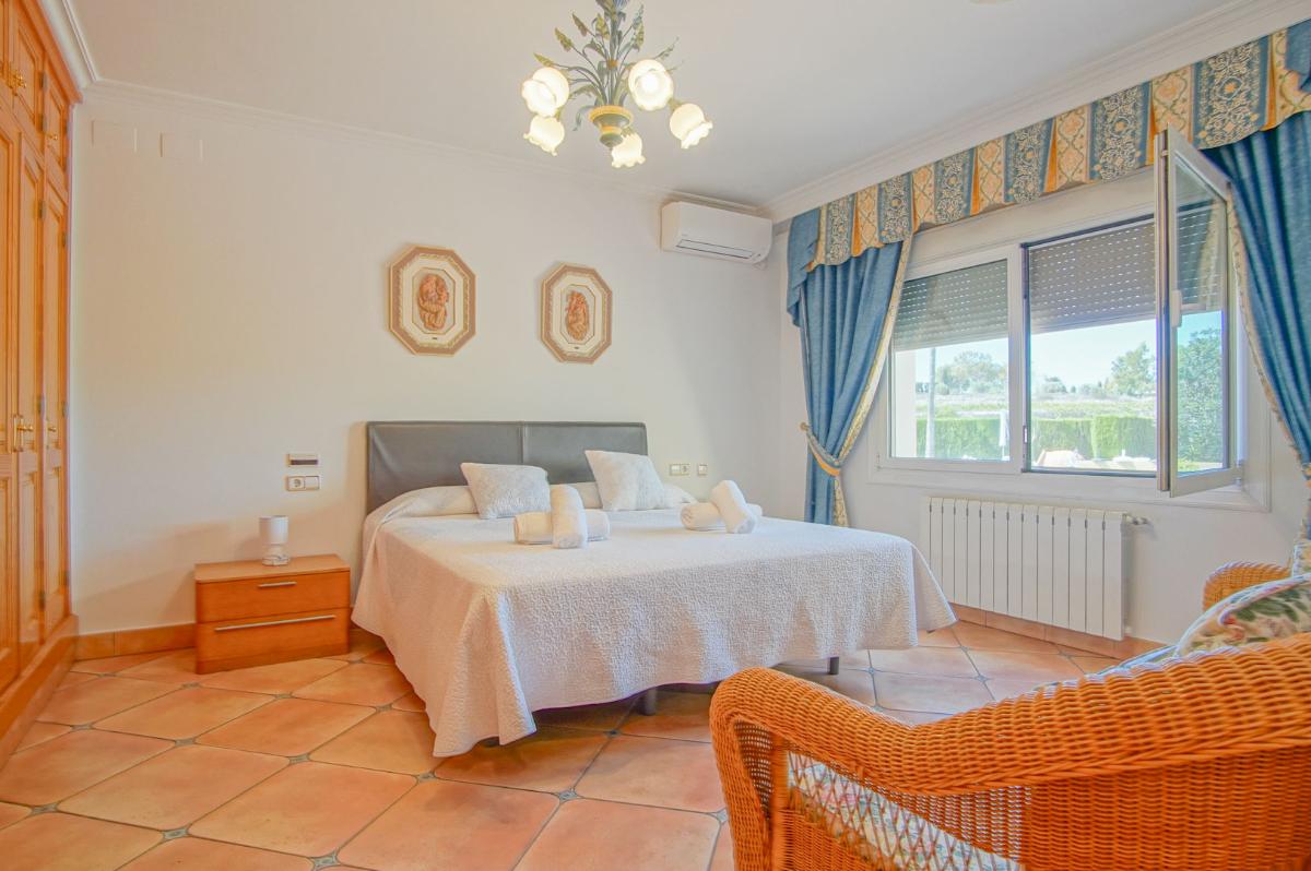 Villa a Benissa, Alicante, Spagna 8 camere da letto, 696 mq. N° 149023