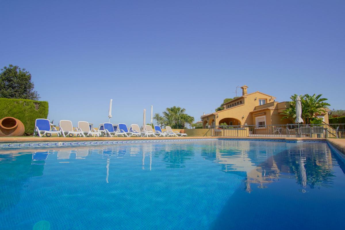 Villa a Benissa, Alicante, Spagna 8 camere da letto, 696 mq. N° 149023