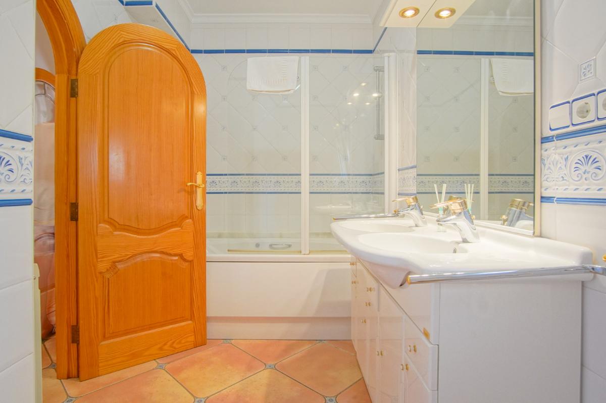 Villa a Benissa, Alicante, Spagna 8 camere da letto, 696 mq. N° 149023