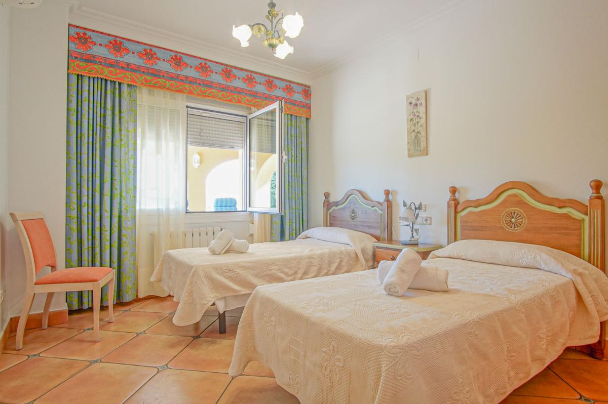 Villa a Benissa, Alicante, Spagna 8 camere da letto, 696 mq. N° 149023