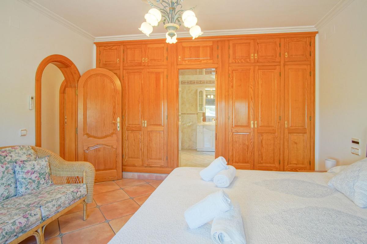 Villa a Benissa, Alicante, Spagna 8 camere da letto, 696 mq. N° 149023